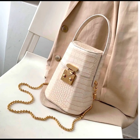 Bougie Croc - Picture 1 of 4